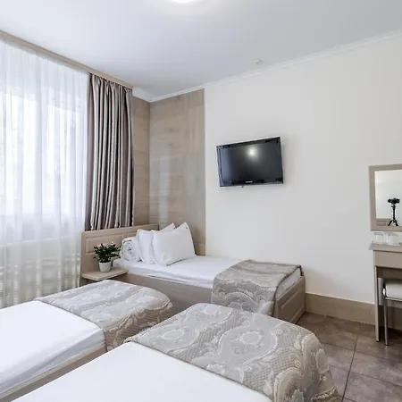 Adrenalin Hotel *